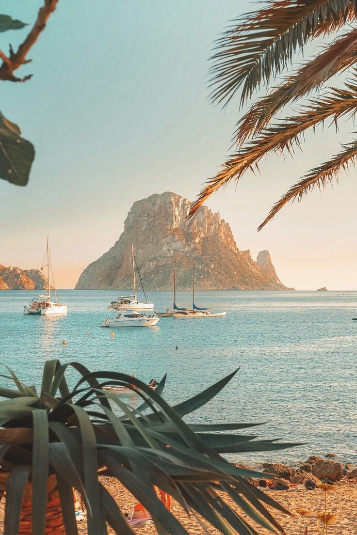 UNITE Ibiza Hoodie - DROP 01